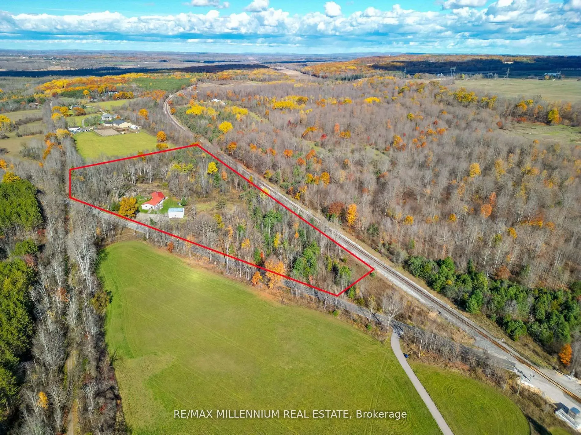Photo 9 of 3021 Pinegrove Road, Springwater, Rural Springwater — HOMEH