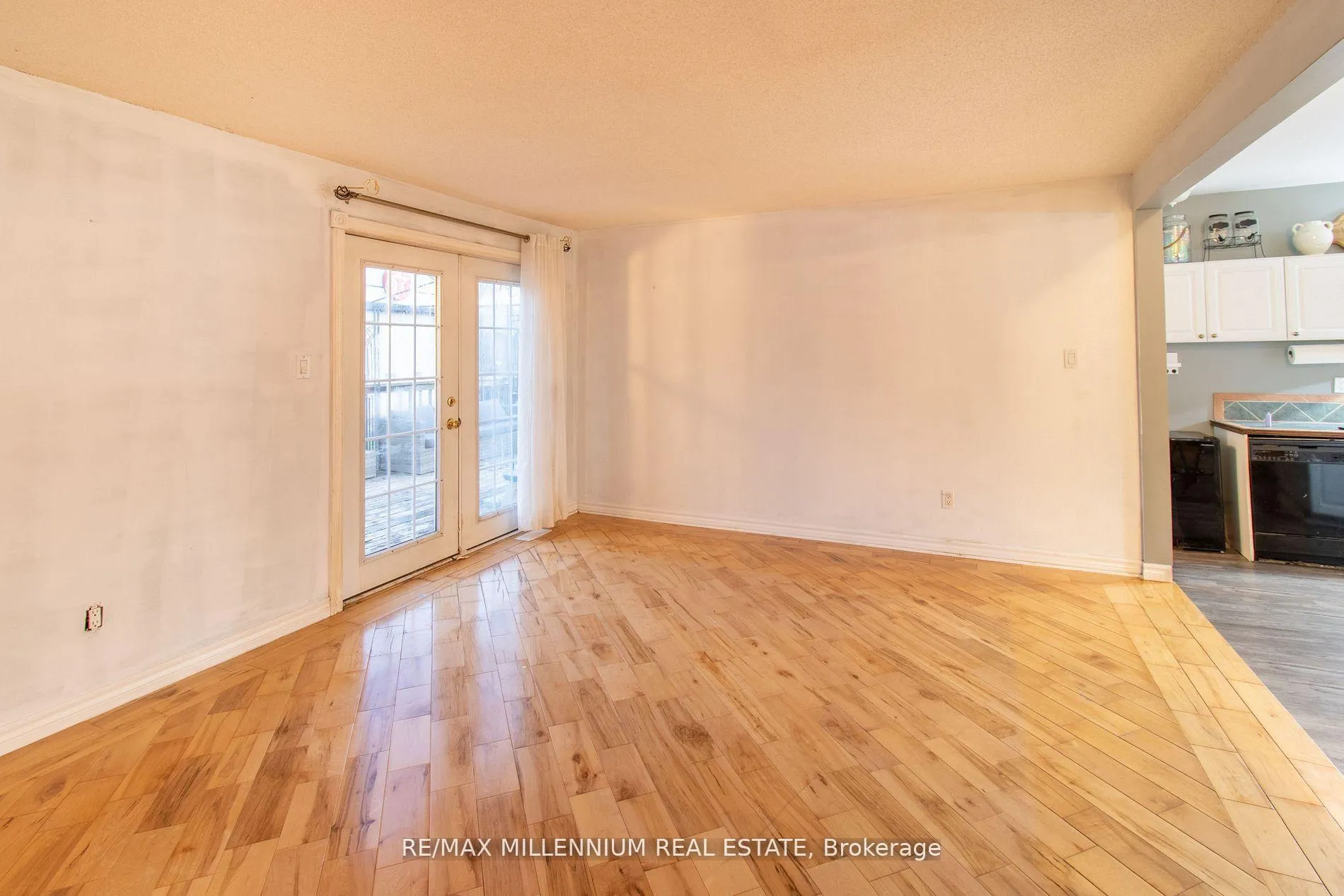 Photo 14 of 3021 Pinegrove Road, Springwater, Rural Springwater — HOMEH