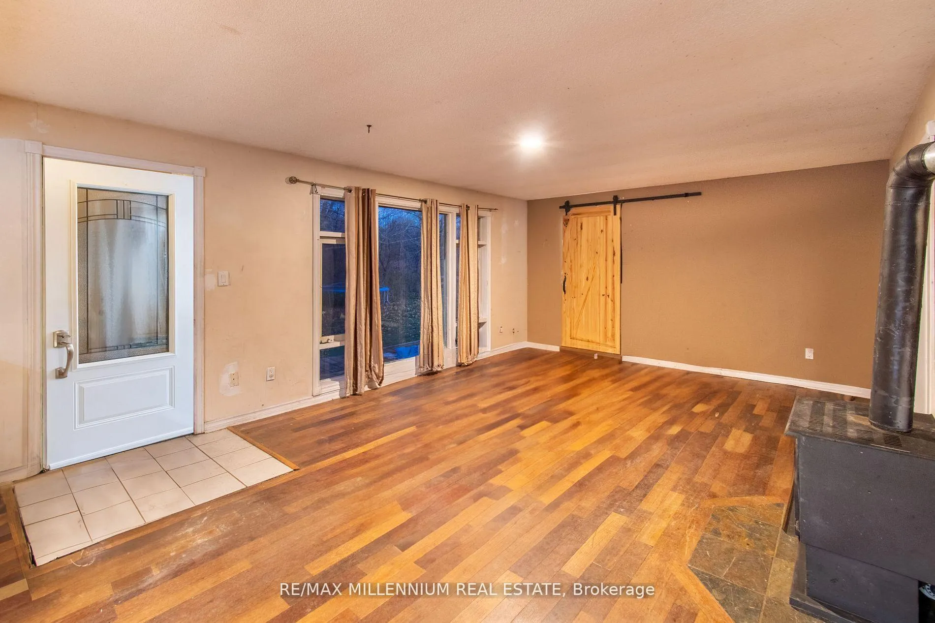 Photo 26 of 3021 Pinegrove Road, Springwater, Rural Springwater — HOMEH