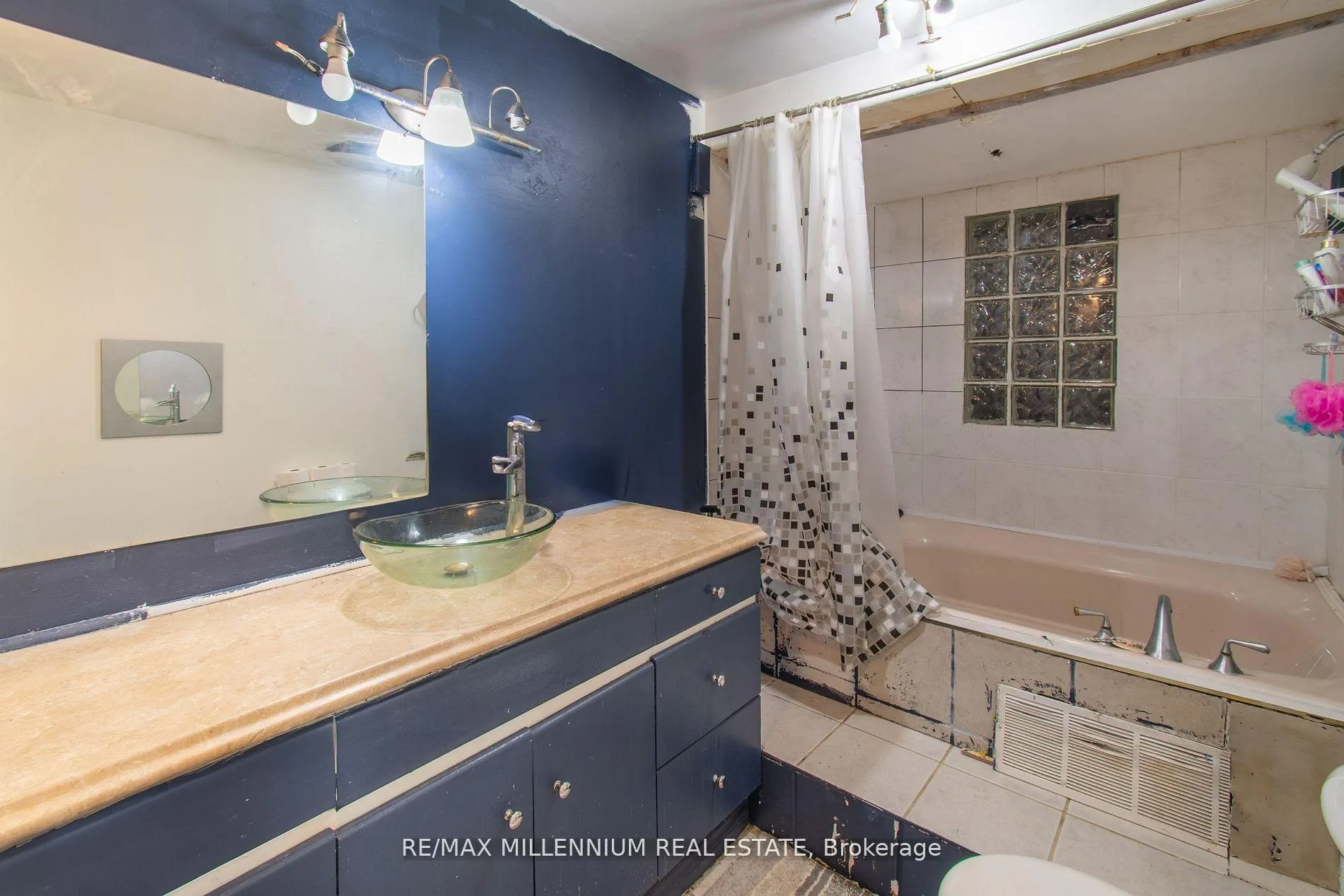 Photo 32 of 3021 Pinegrove Road, Springwater, Rural Springwater — HOMEH