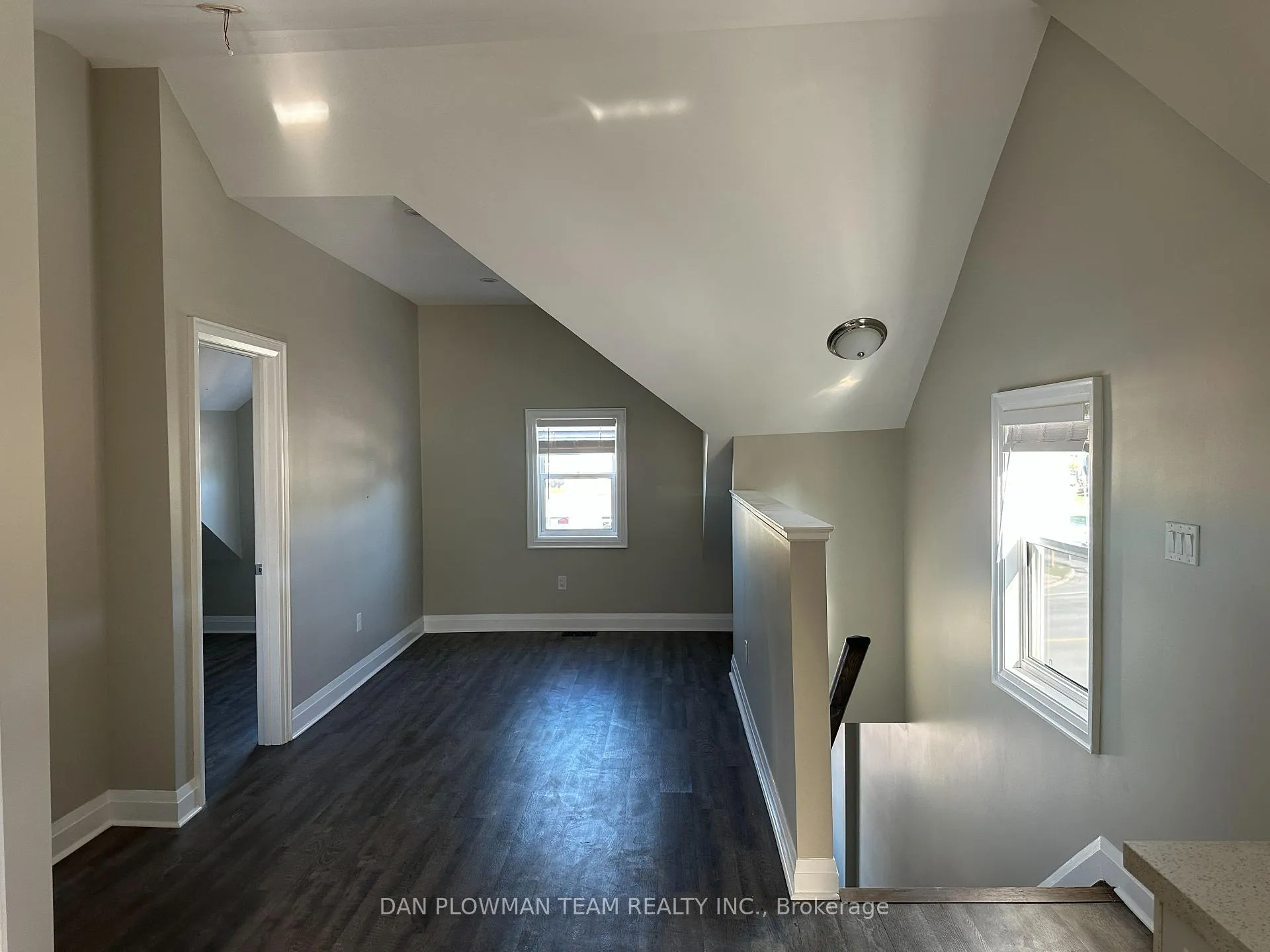 Photo 2 of Unit Upper, 460 Park Road S, Oshawa, Vanier — HOMEH