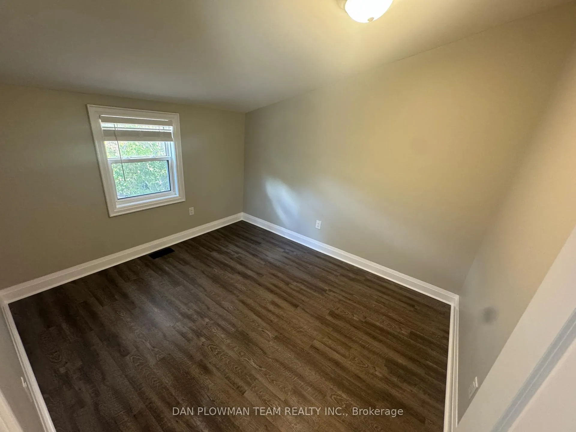 Photo 3 of Unit Upper, 460 Park Road S, Oshawa, Vanier — HOMEH