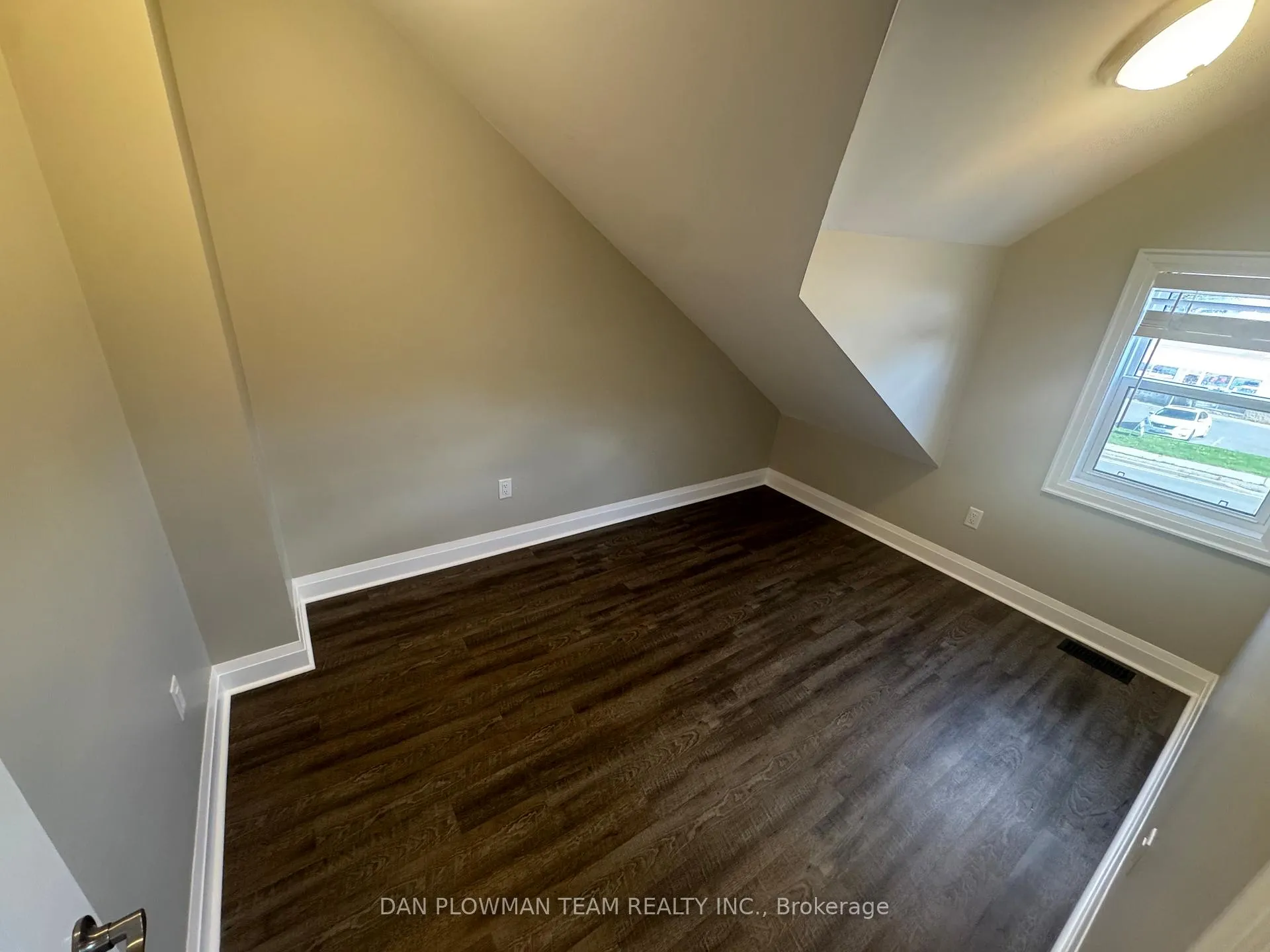 Photo 4 of Unit Upper, 460 Park Road S, Oshawa, Vanier — HOMEH