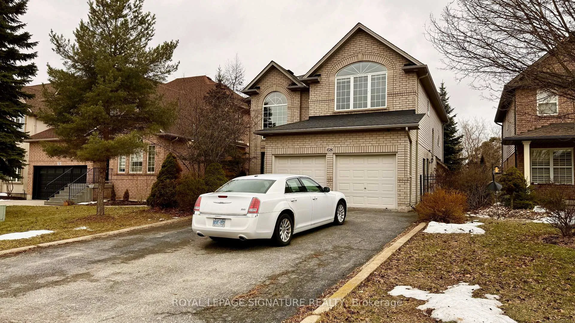 Photo 2 of 68 Southcreek Drive, Hamilton, Meadowlands — HOMEH