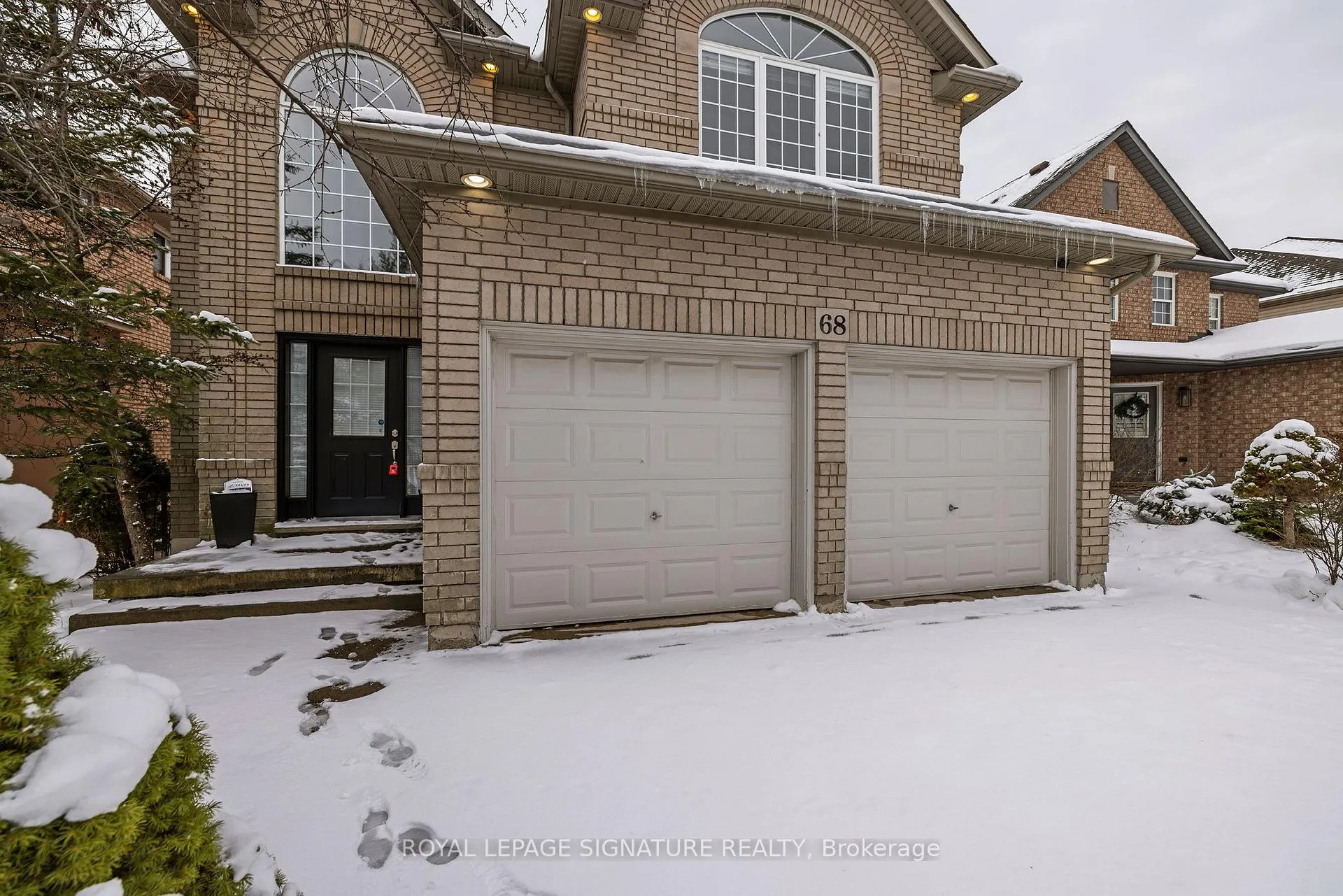 Photo 3 of 68 Southcreek Drive, Hamilton, Meadowlands — HOMEH