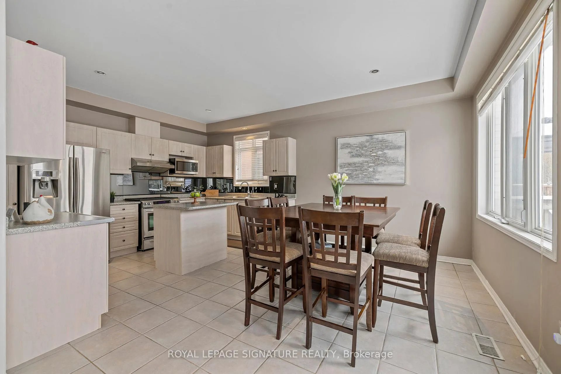 Photo 16 of 68 Southcreek Drive, Hamilton, Meadowlands — HOMEH