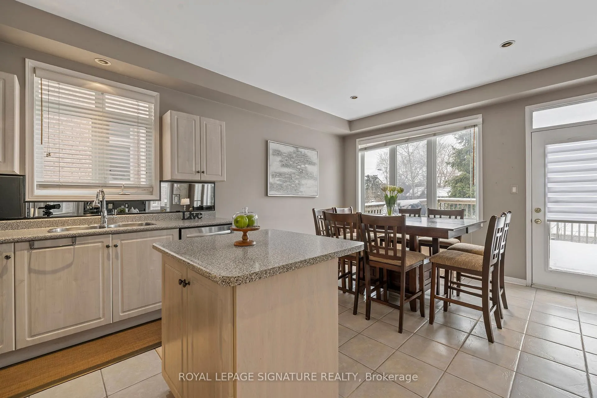 Photo 17 of 68 Southcreek Drive, Hamilton, Meadowlands — HOMEH