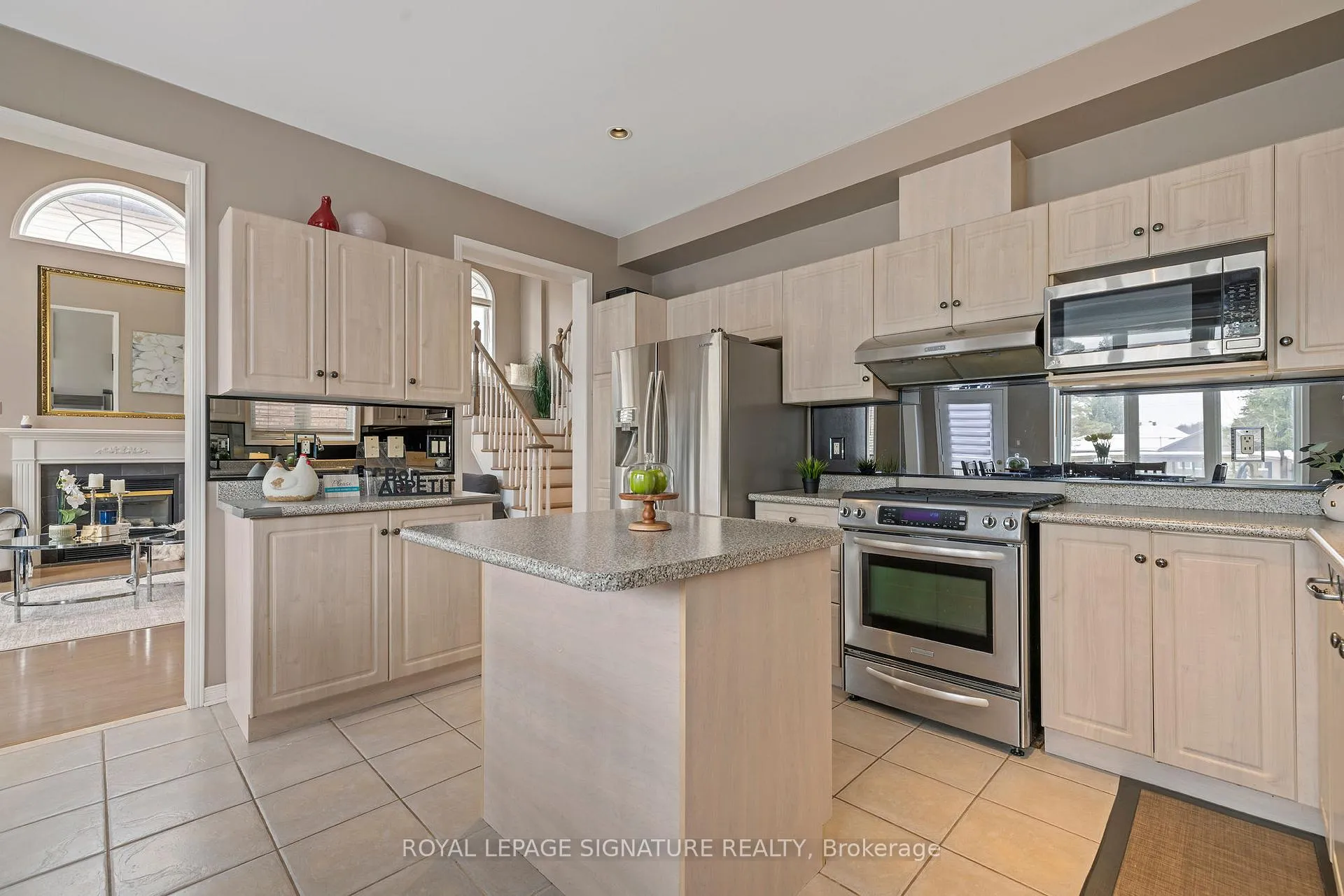 Photo 19 of 68 Southcreek Drive, Hamilton, Meadowlands — HOMEH