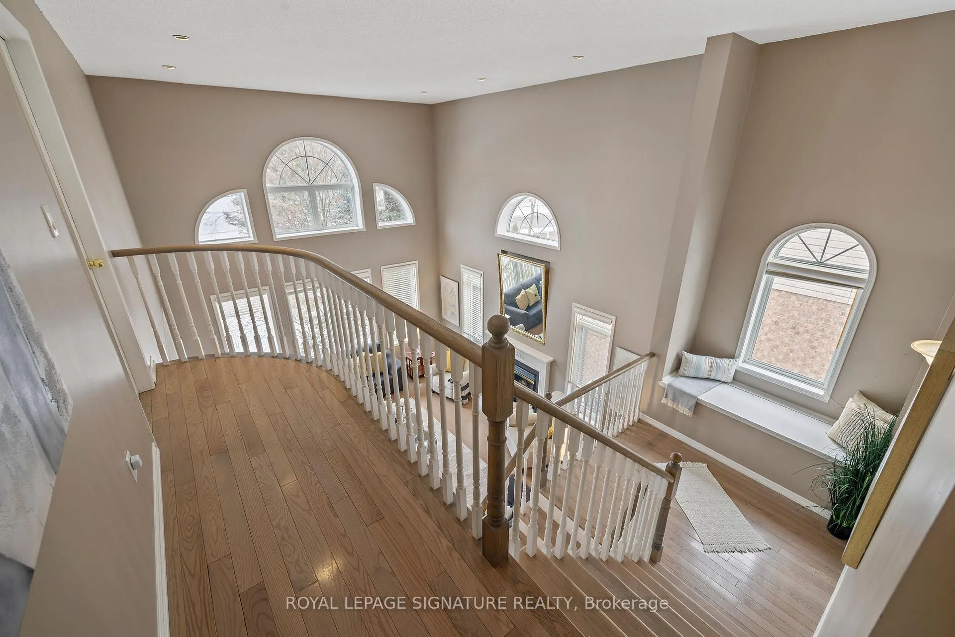 Photo 21 of 68 Southcreek Drive, Hamilton, Meadowlands — HOMEH