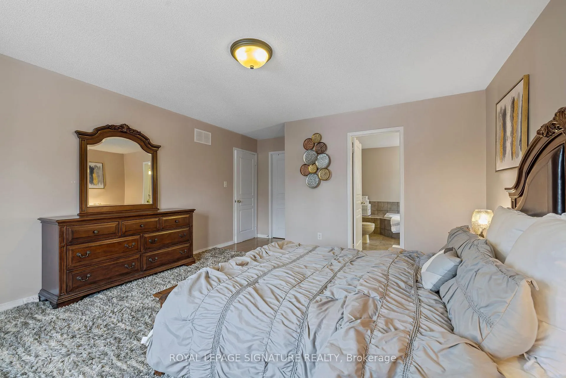 Photo 24 of 68 Southcreek Drive, Hamilton, Meadowlands — HOMEH