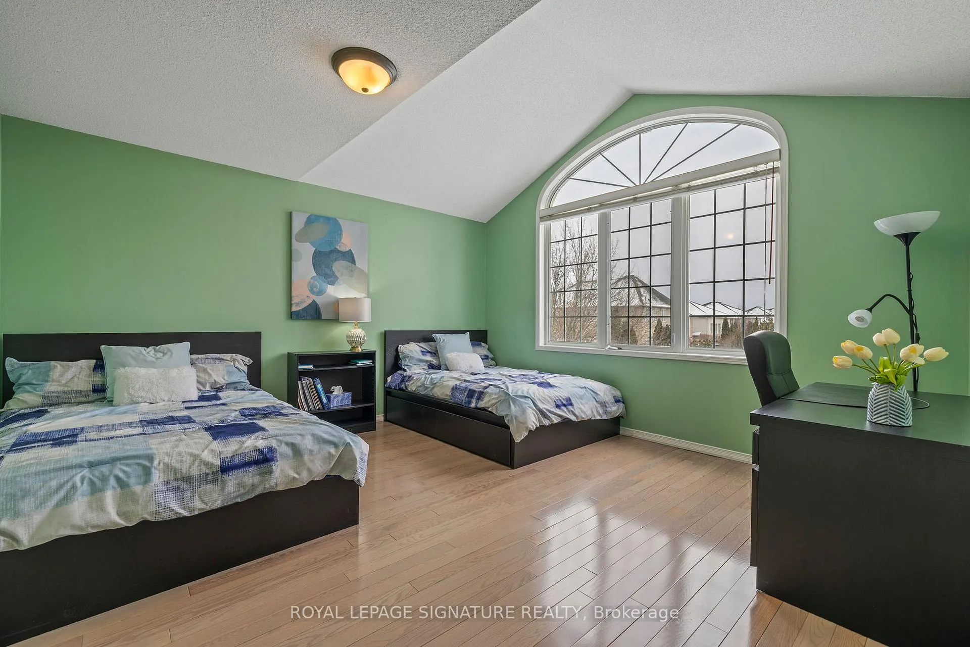 Photo 29 of 68 Southcreek Drive, Hamilton, Meadowlands — HOMEH