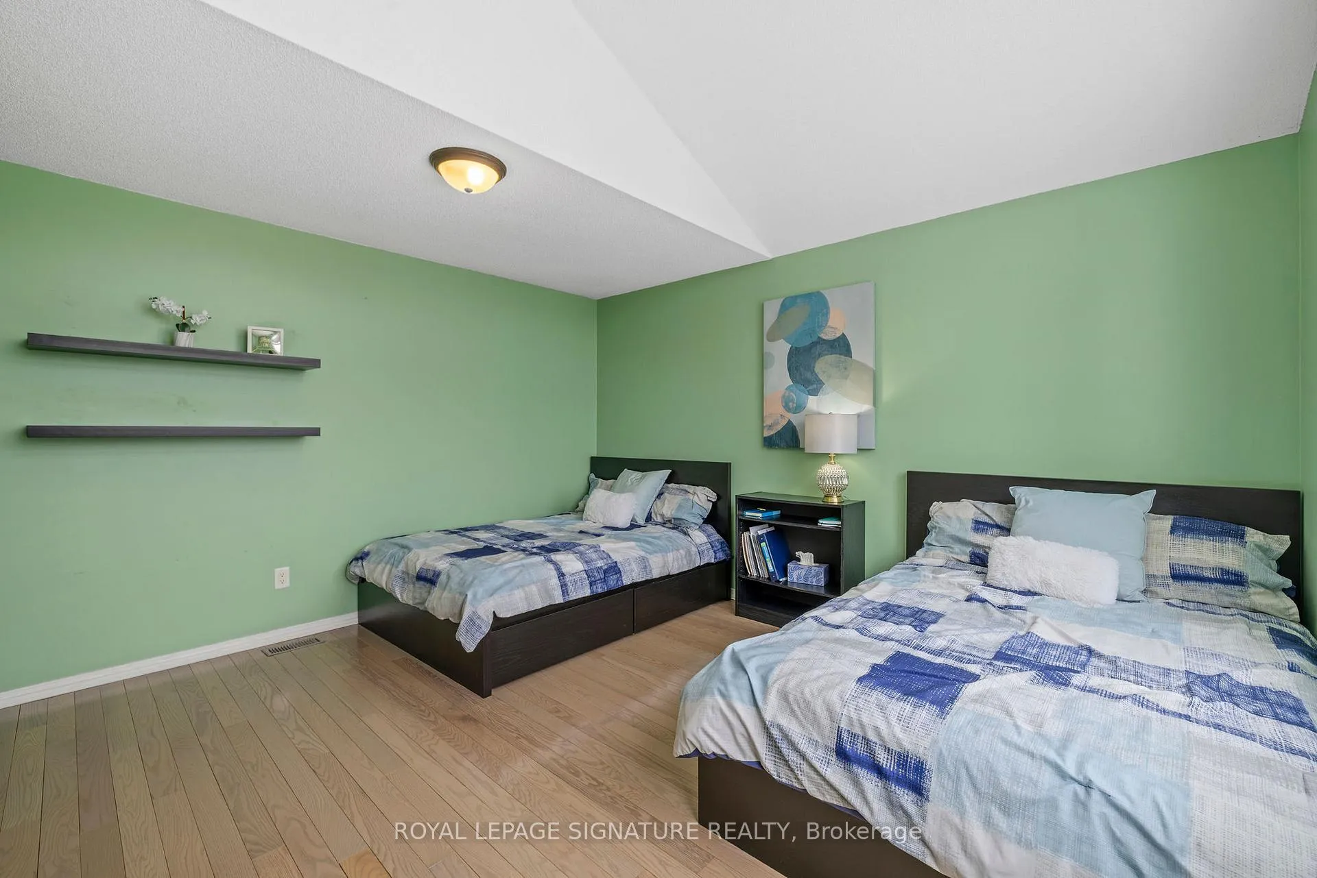 Photo 30 of 68 Southcreek Drive, Hamilton, Meadowlands — HOMEH