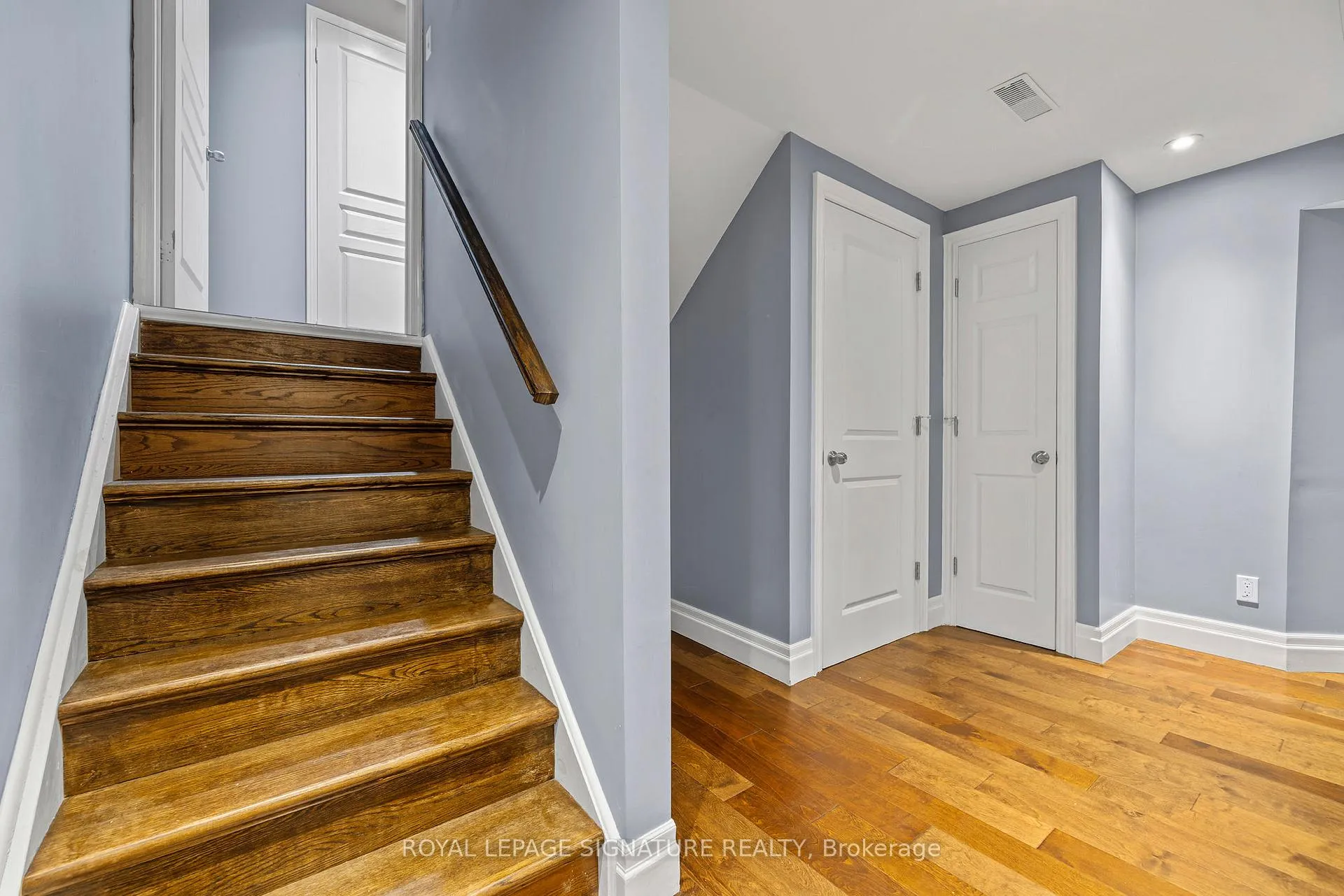 Photo 33 of 68 Southcreek Drive, Hamilton, Meadowlands — HOMEH