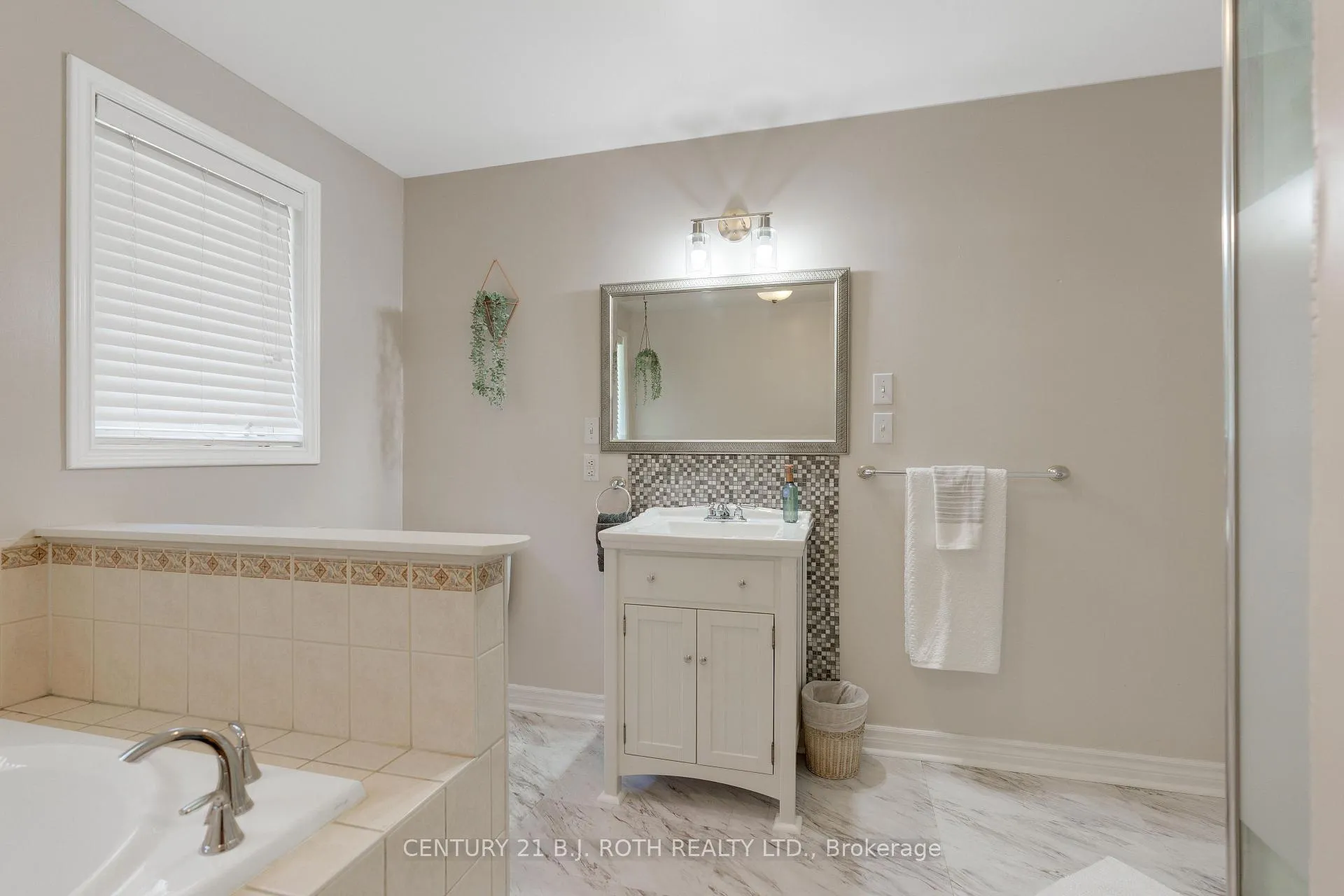 Photo 22 of 3998 Martindale Crescent, Severn, Marchmont — HOMEH