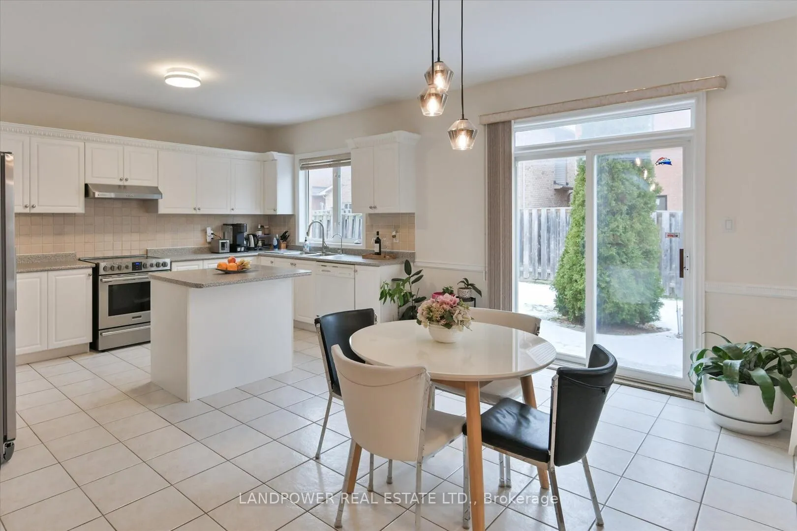 Photo 6 of 56 Hillmount Road, Markham, Cachet — HOMEH