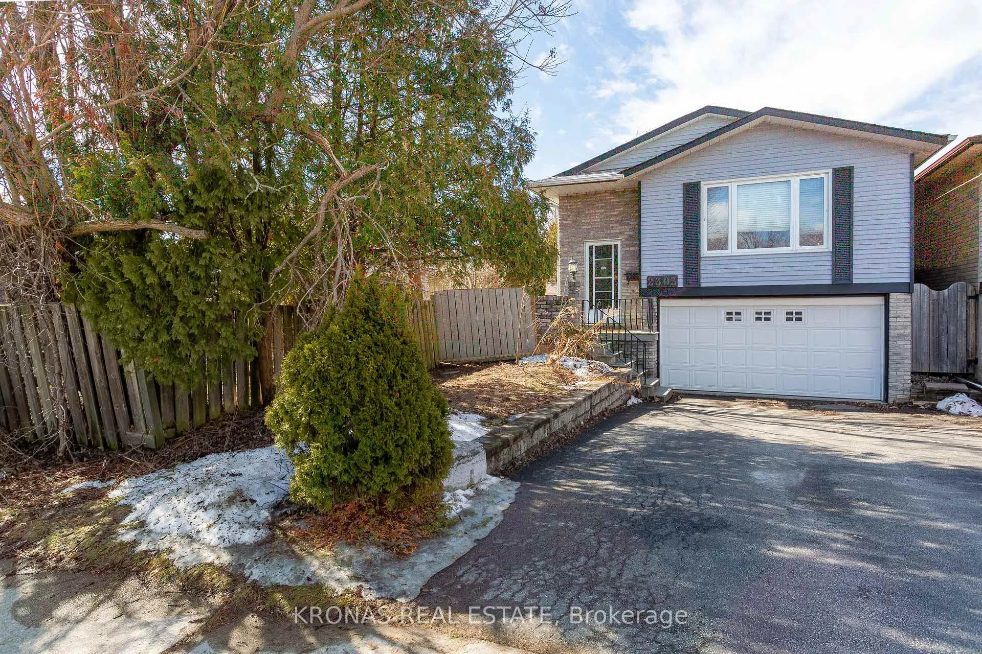 Front of 2303 Malcolm Crescent