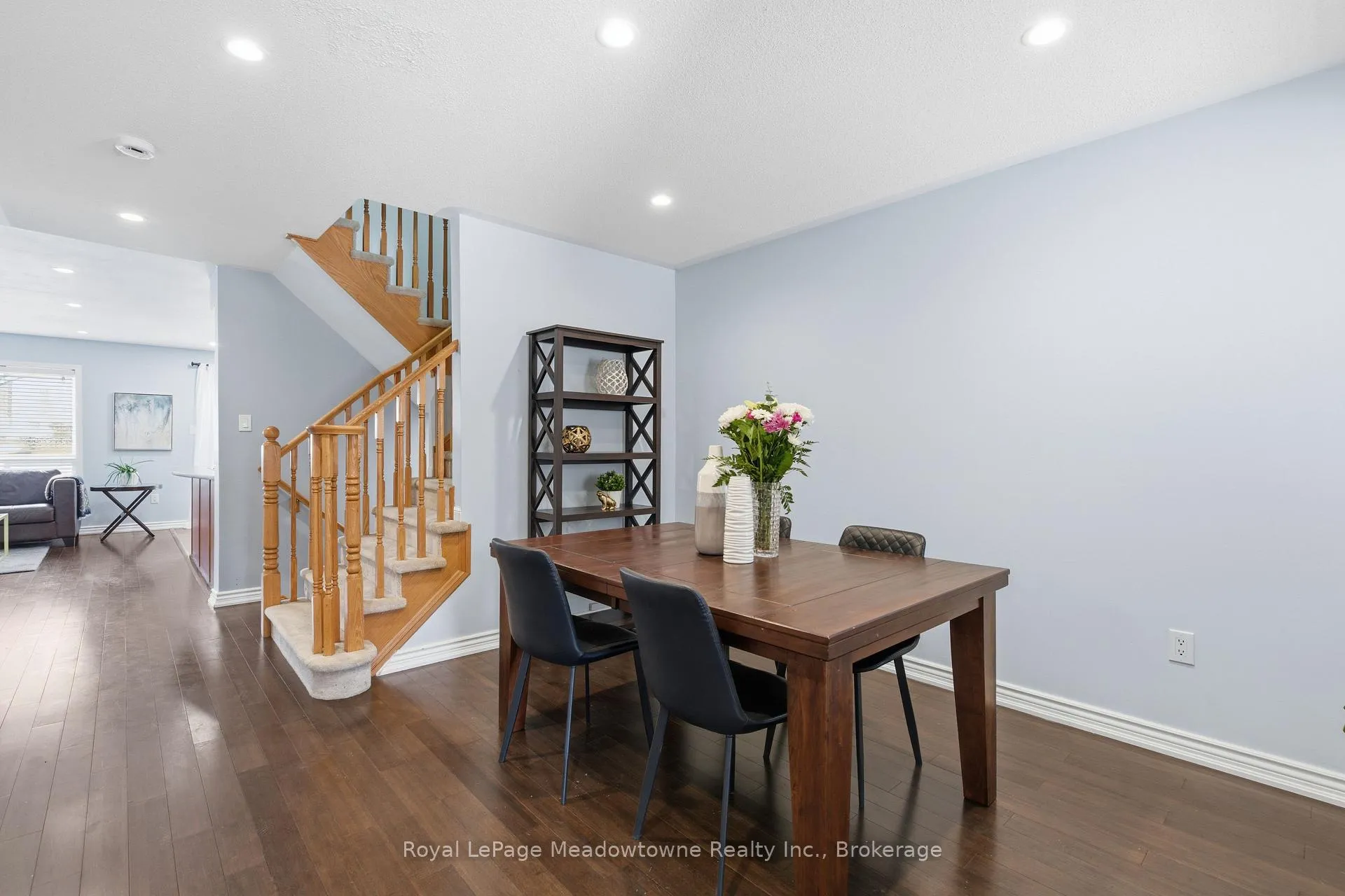Photo 4 of 851 Gifford Crescent, Milton, Coates — HOMEH