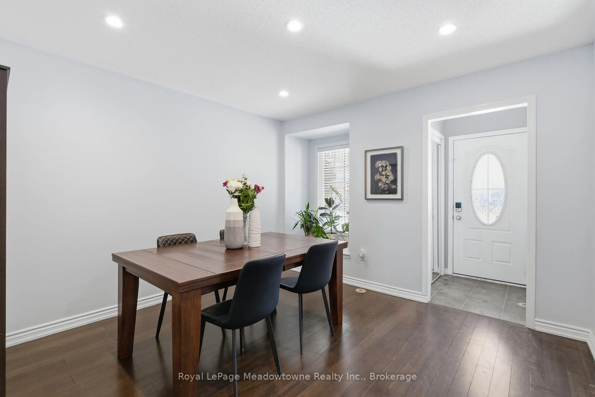 Photo 5 of 851 Gifford Crescent, Milton, Coates — HOMEH