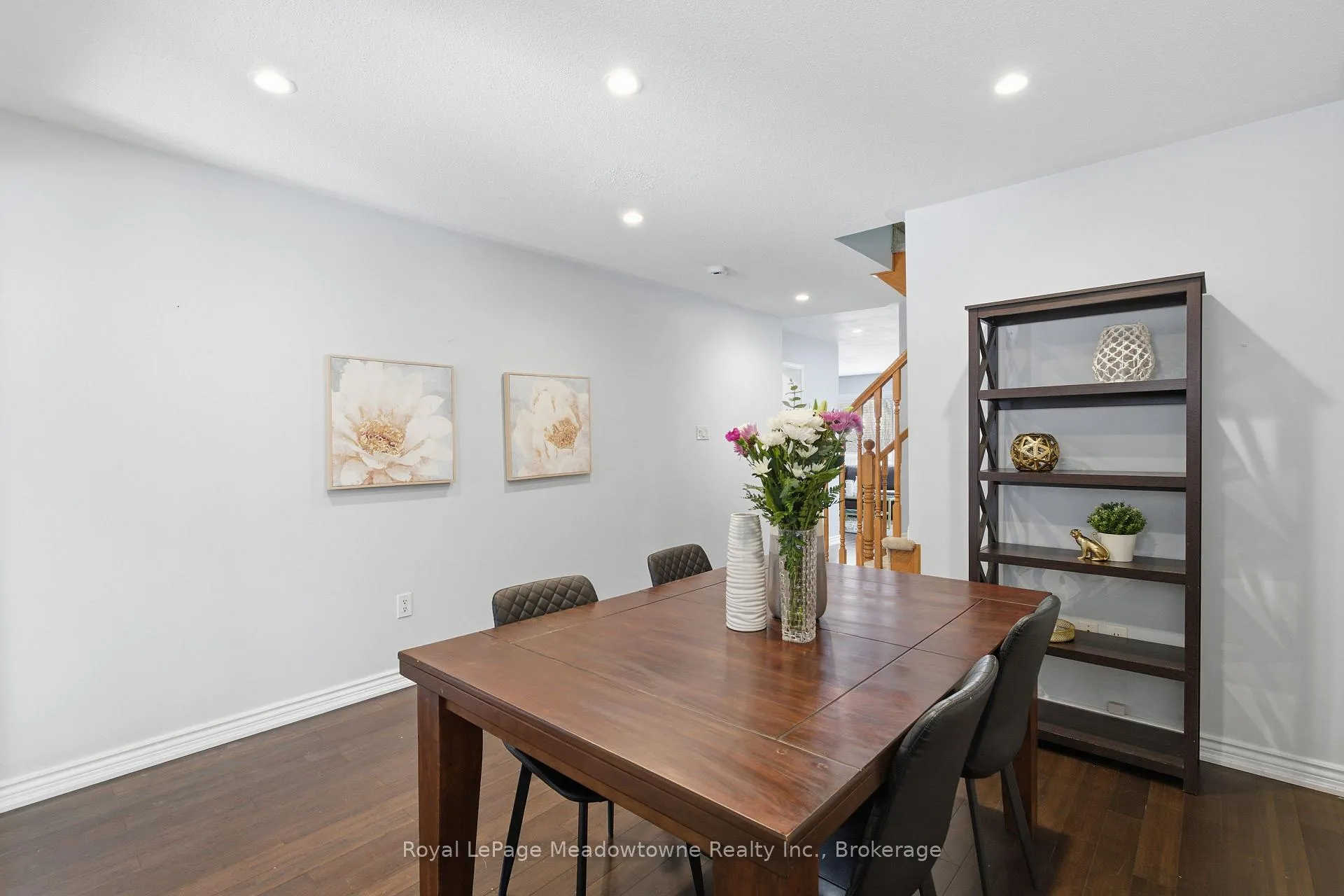 Photo 6 of 851 Gifford Crescent, Milton, Coates — HOMEH