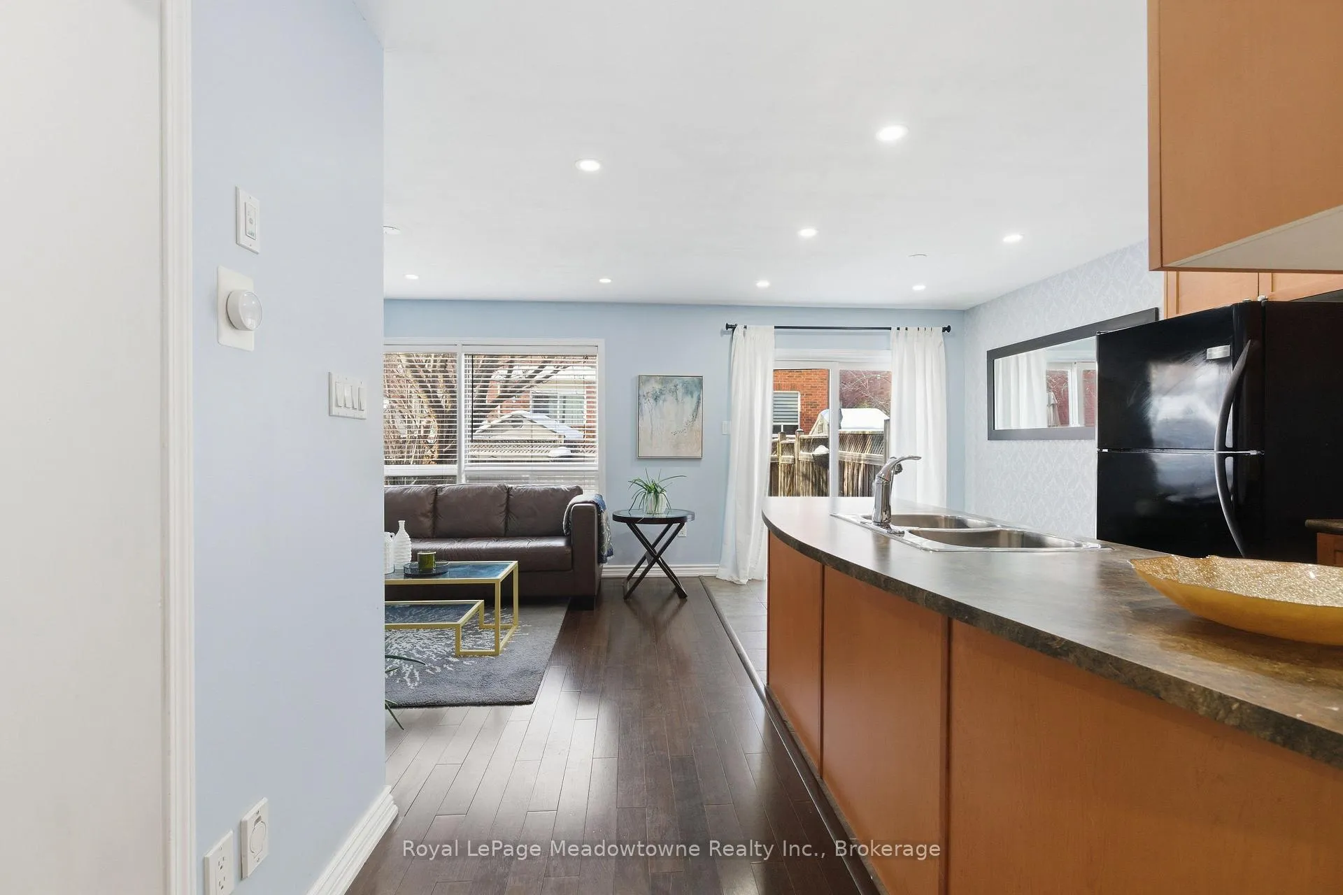 Photo 7 of 851 Gifford Crescent, Milton, Coates — HOMEH