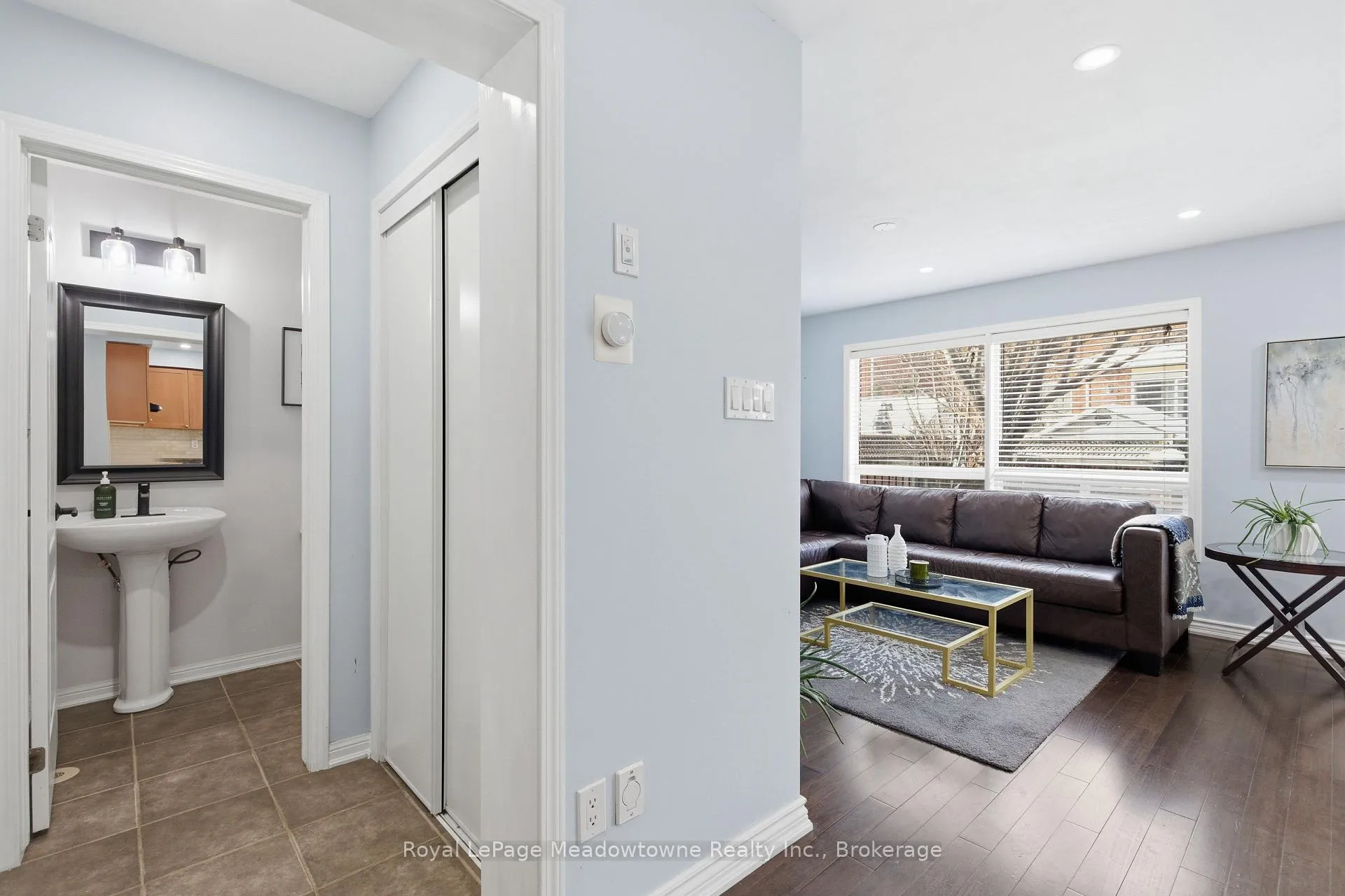 Photo 8 of 851 Gifford Crescent, Milton, Coates — HOMEH