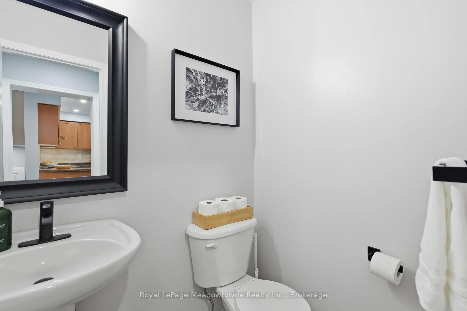 Photo 9 of 851 Gifford Crescent, Milton, Coates — HOMEH
