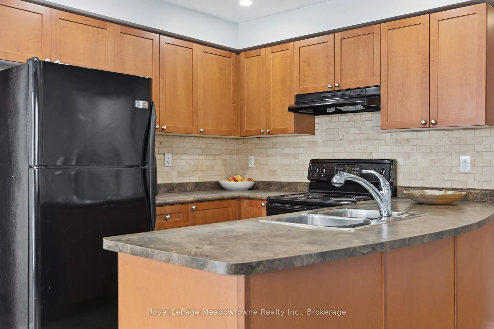 Photo 11 of 851 Gifford Crescent, Milton, Coates — HOMEH