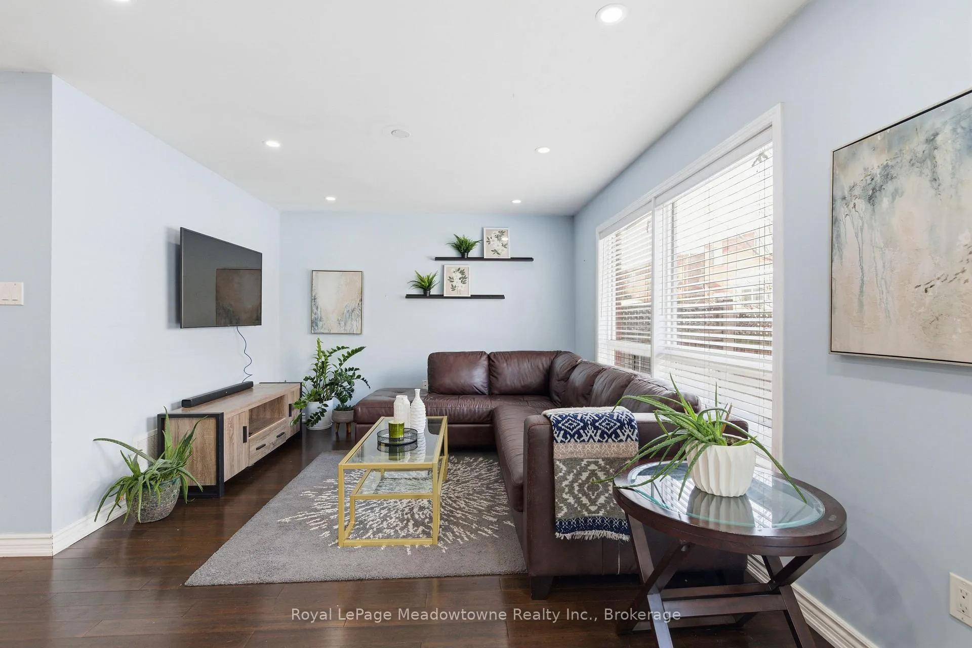 Photo 15 of 851 Gifford Crescent, Milton, Coates — HOMEH