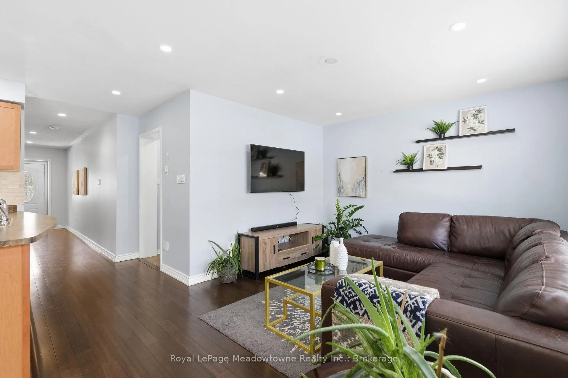 Photo 16 of 851 Gifford Crescent, Milton, Coates — HOMEH
