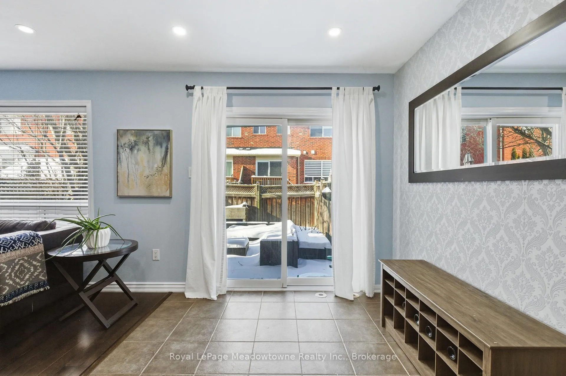 Photo 18 of 851 Gifford Crescent, Milton, Coates — HOMEH