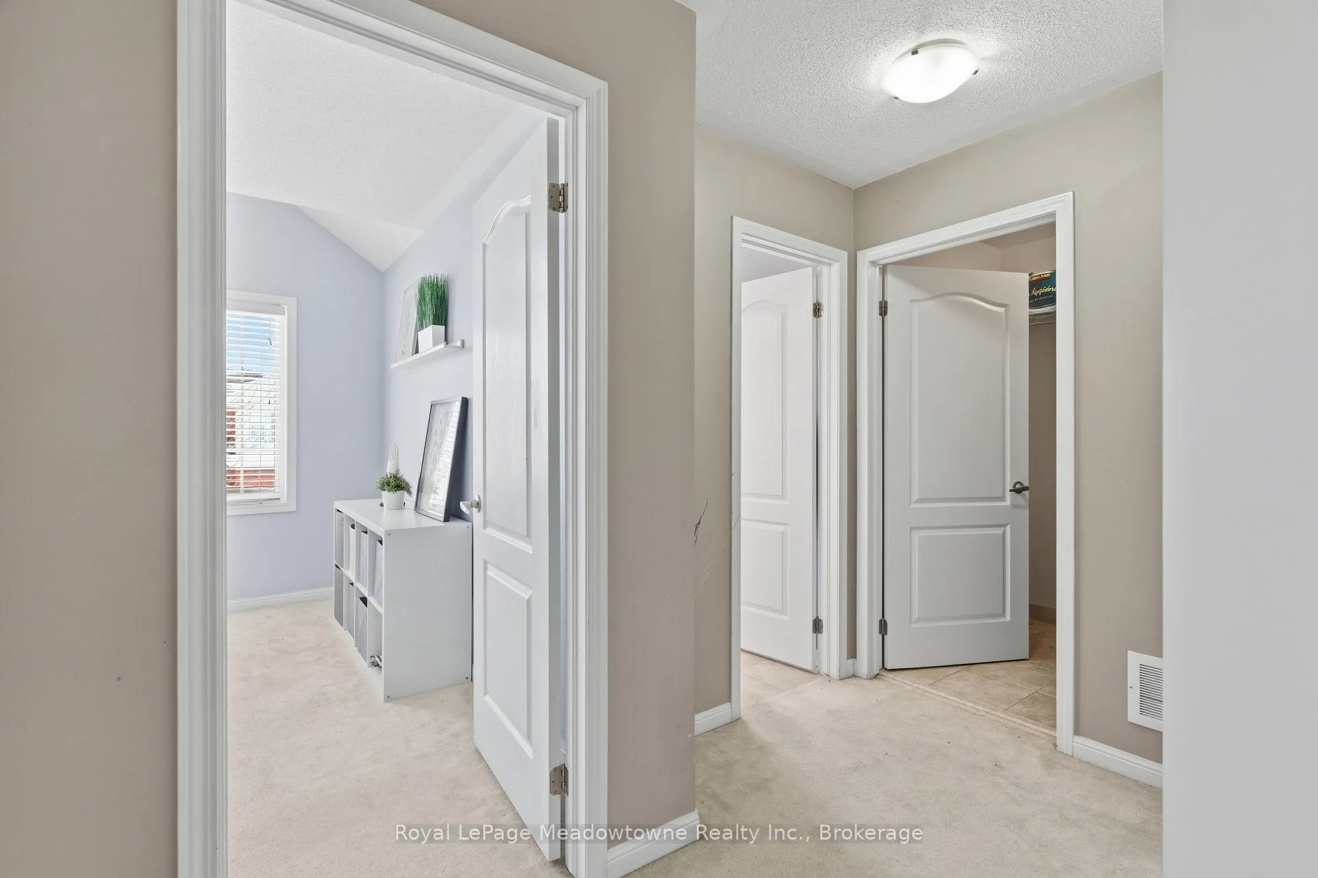 Photo 29 of 851 Gifford Crescent, Milton, Coates — HOMEH