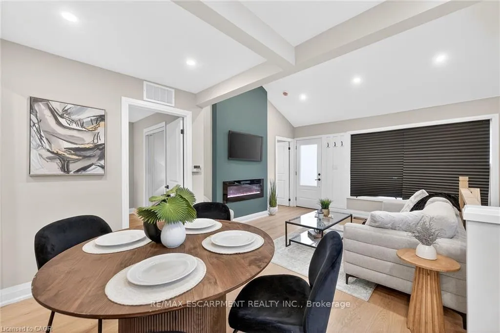 Photo 2 of 156 Walter Avenue N, Hamilton, Normanhurst — HOMEH
