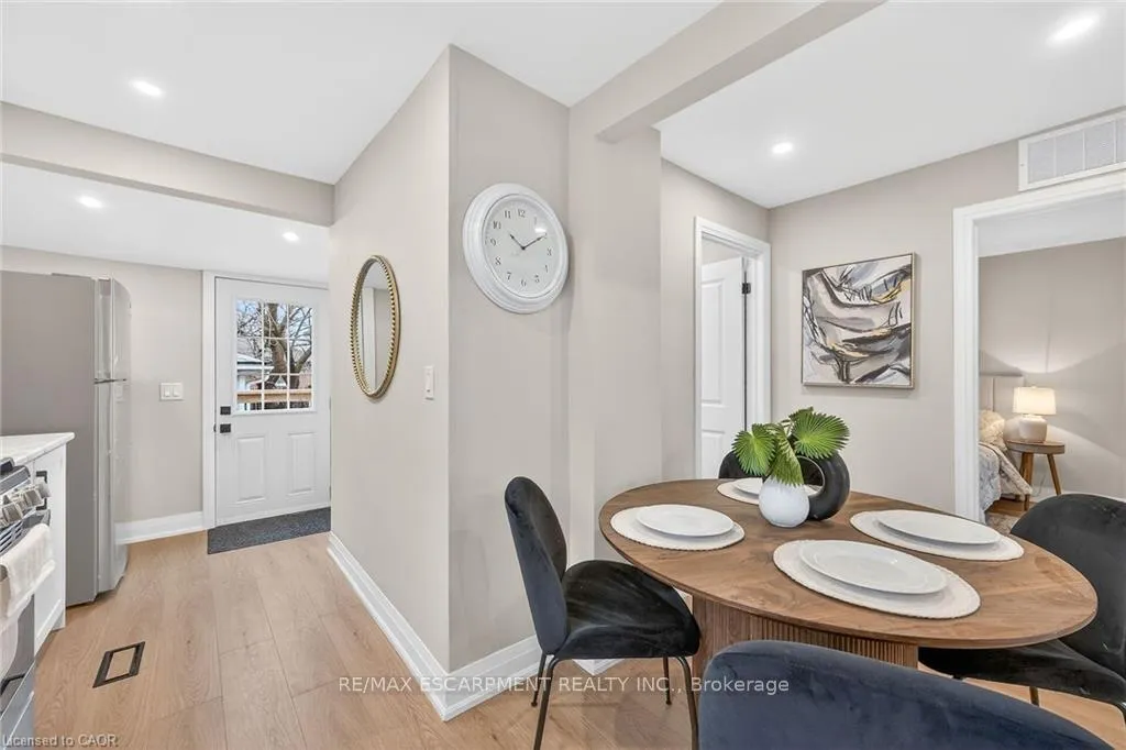 Photo 7 of 156 Walter Avenue N, Hamilton, Normanhurst — HOMEH