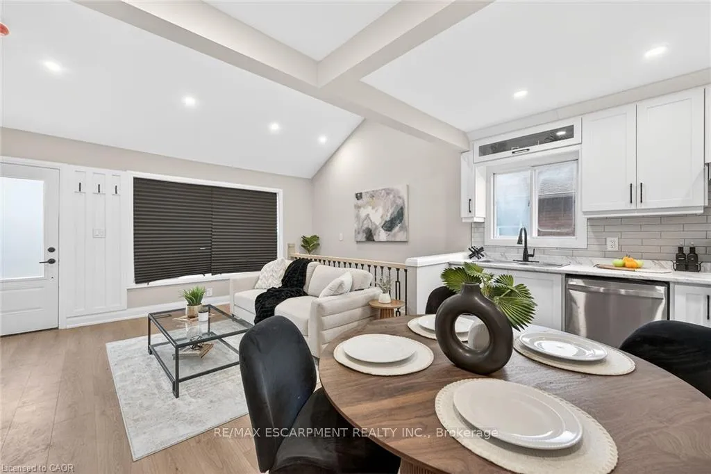 Photo 8 of 156 Walter Avenue N, Hamilton, Normanhurst — HOMEH