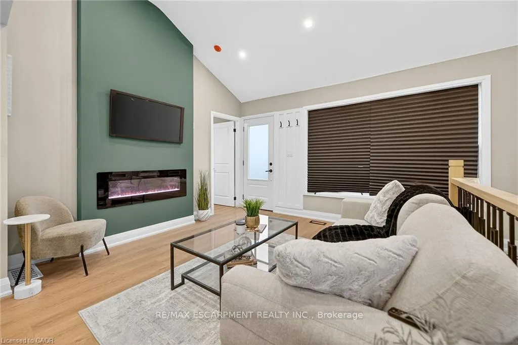 Photo 9 of 156 Walter Avenue N, Hamilton, Normanhurst — HOMEH