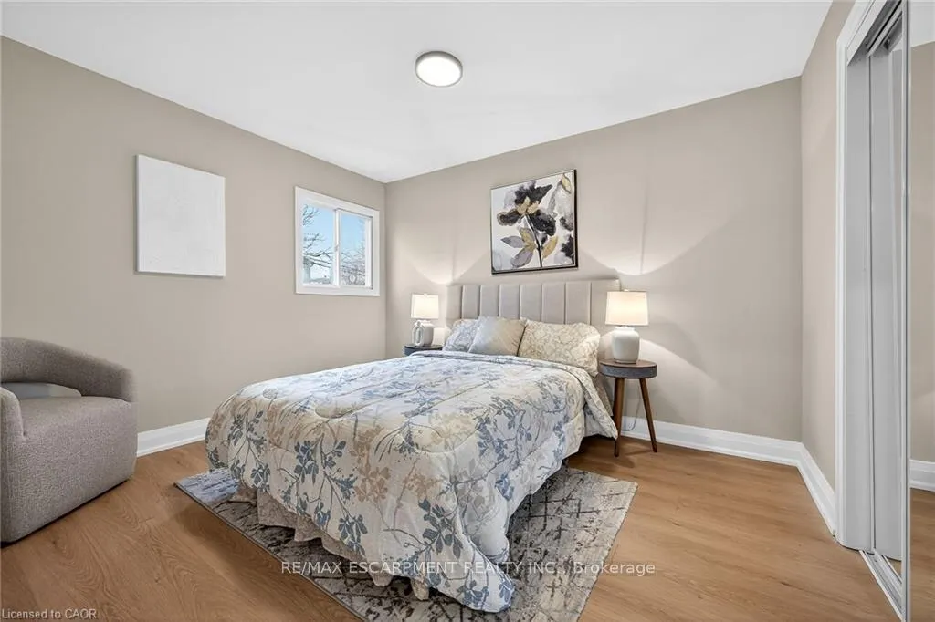 Photo 12 of 156 Walter Avenue N, Hamilton, Normanhurst — HOMEH