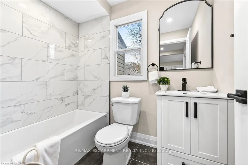 Photo 13 of 156 Walter Avenue N, Hamilton, Normanhurst — HOMEH