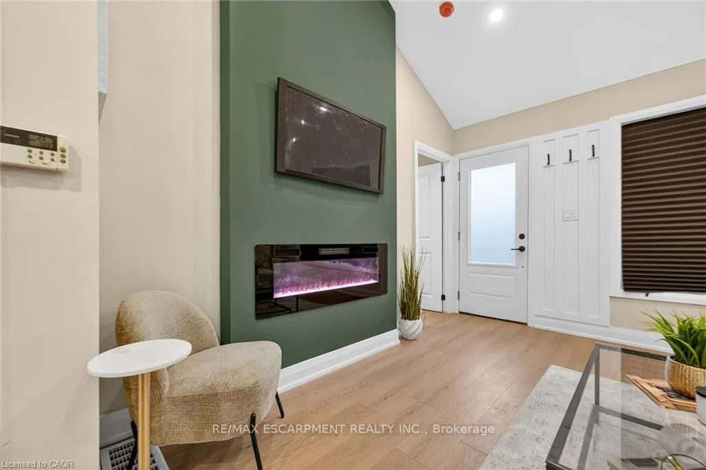 Photo 18 of 156 Walter Avenue N, Hamilton, Normanhurst — HOMEH