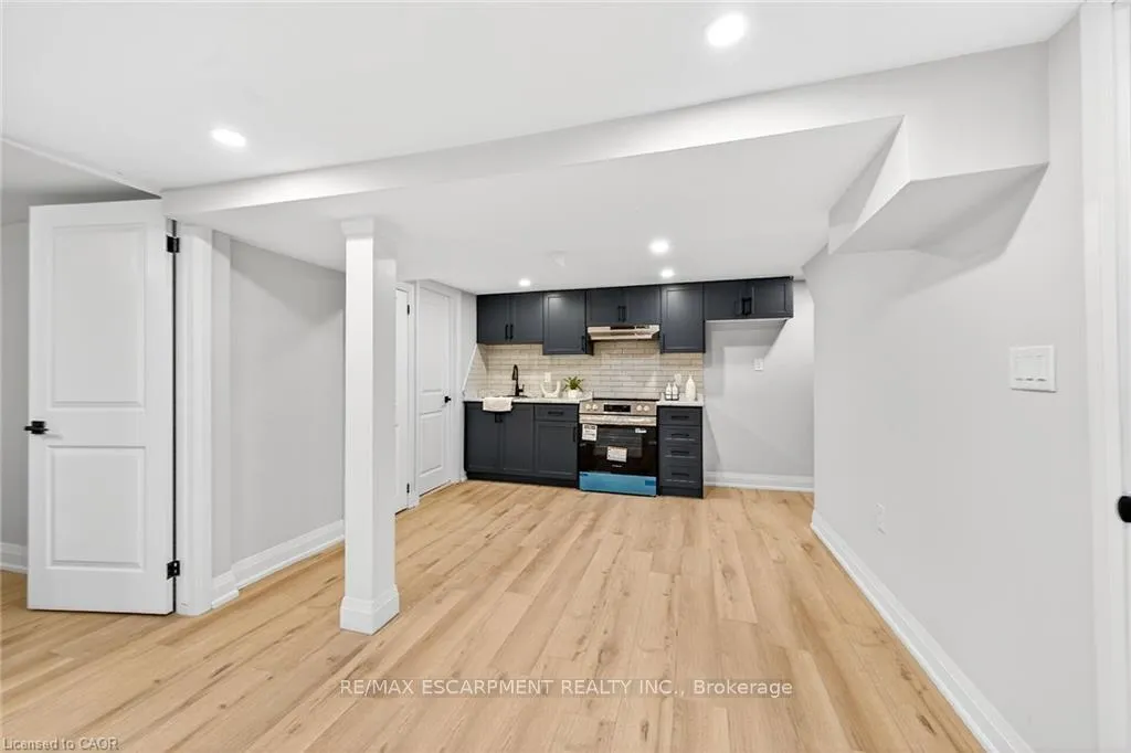 Photo 25 of 156 Walter Avenue N, Hamilton, Normanhurst — HOMEH
