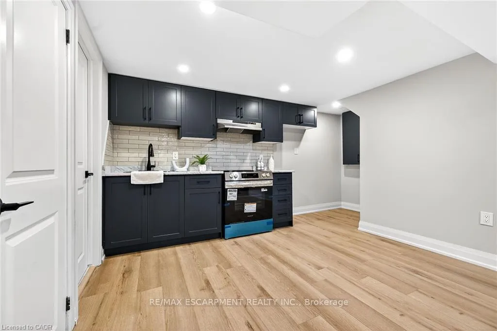 Photo 27 of 156 Walter Avenue N, Hamilton, Normanhurst — HOMEH