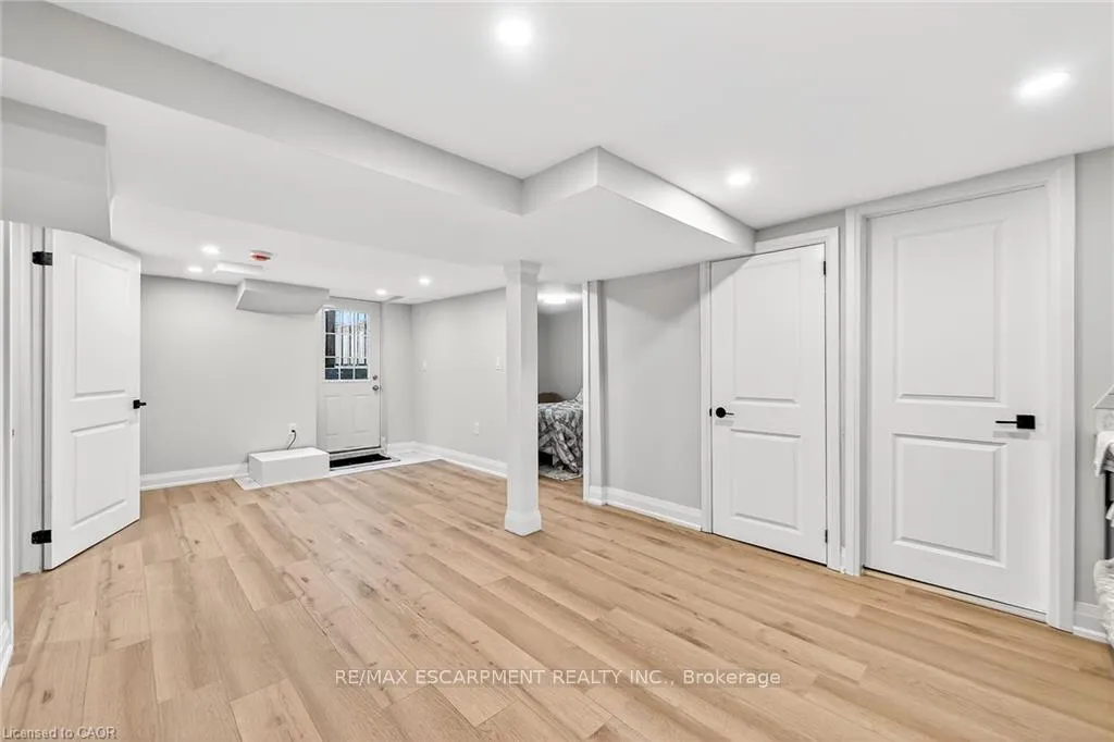 Photo 29 of 156 Walter Avenue N, Hamilton, Normanhurst — HOMEH