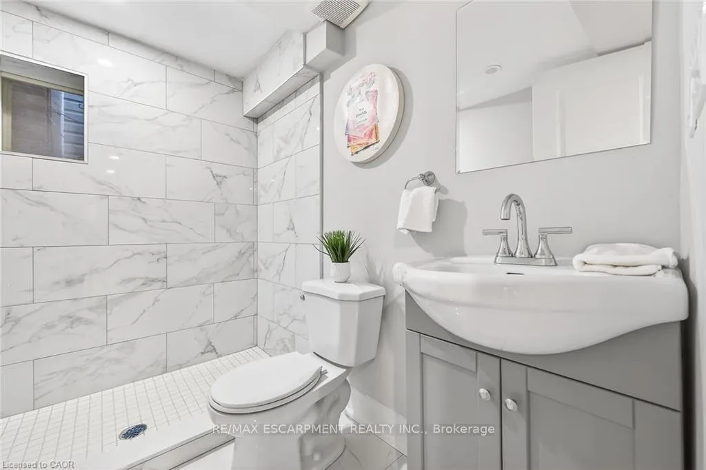 Photo 31 of 156 Walter Avenue N, Hamilton, Normanhurst — HOMEH