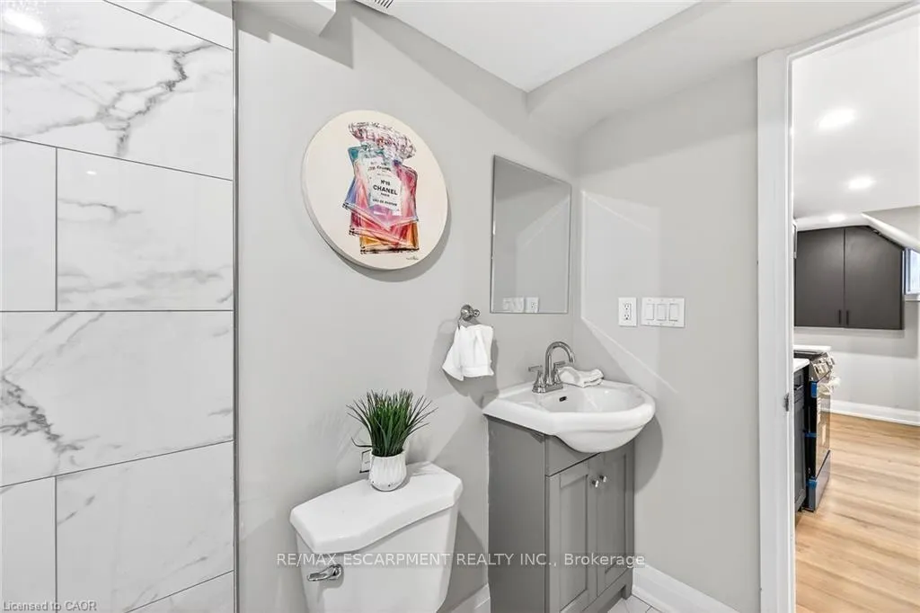 Photo 32 of 156 Walter Avenue N, Hamilton, Normanhurst — HOMEH