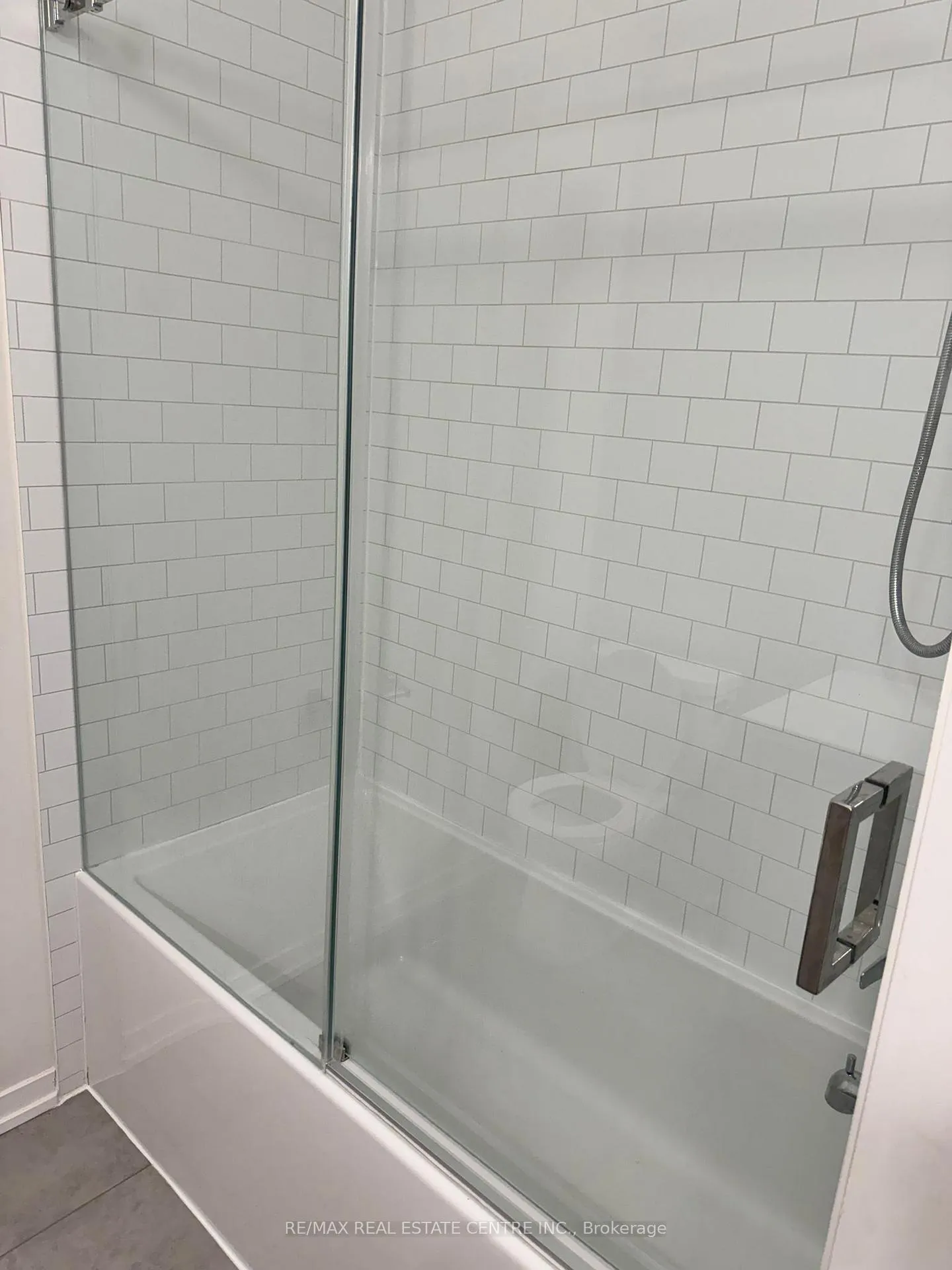 Photo 5 of 1537 Wheatcroft Drive, Oshawa, Kedron — HOMEH