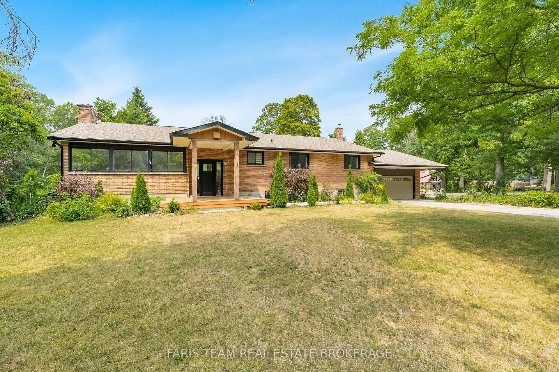 Photo 3 of 256 Knox Road E, Wasaga Beach — HOMEH