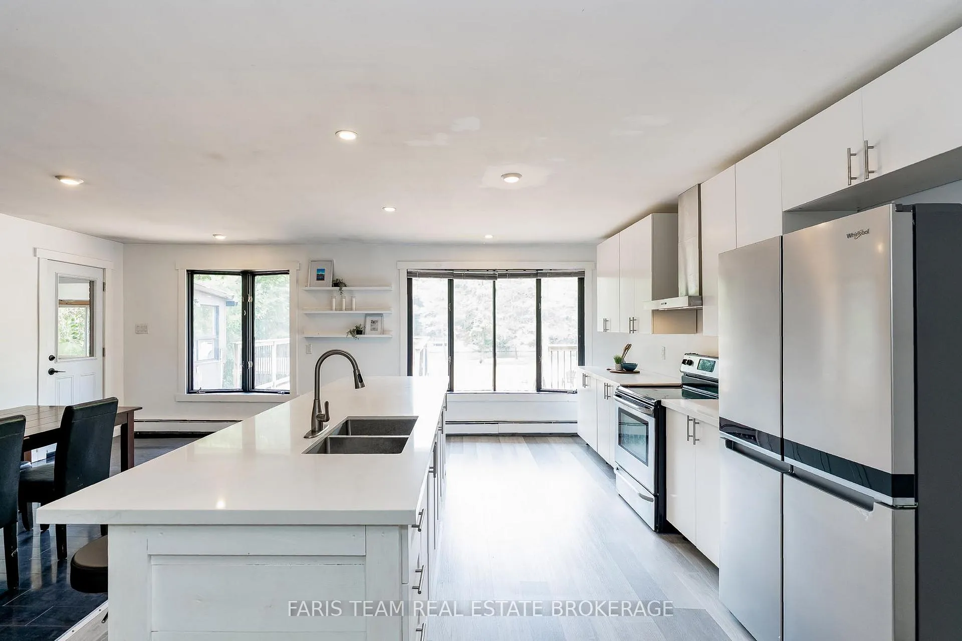 Photo 5 of 256 Knox Road E, Wasaga Beach — HOMEH