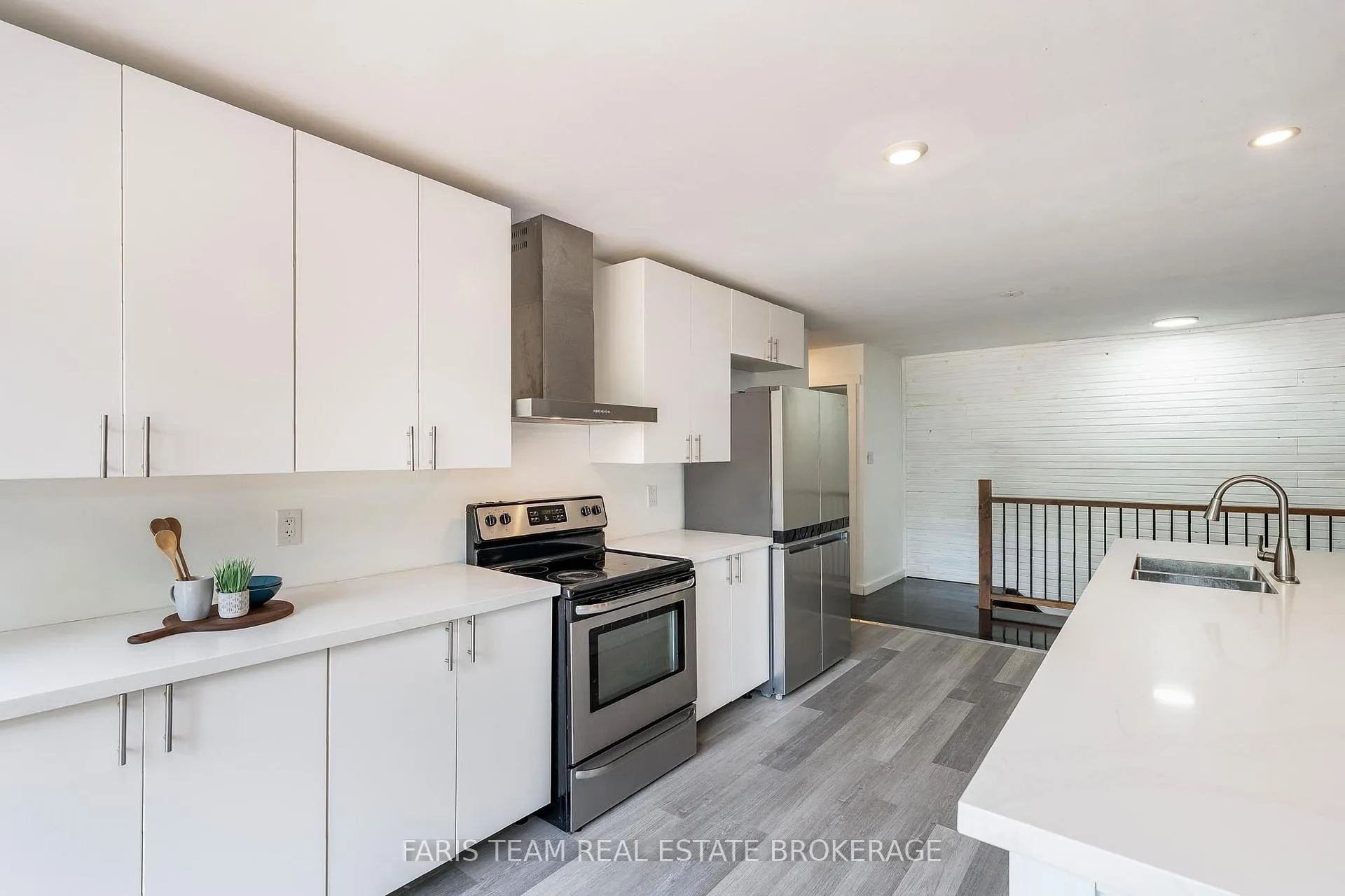Photo 7 of 256 Knox Road E, Wasaga Beach — HOMEH