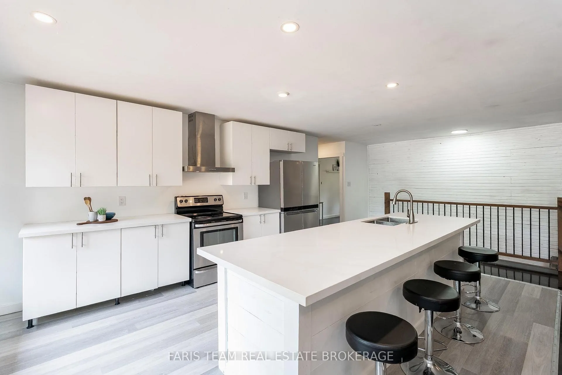 Photo 8 of 256 Knox Road E, Wasaga Beach — HOMEH