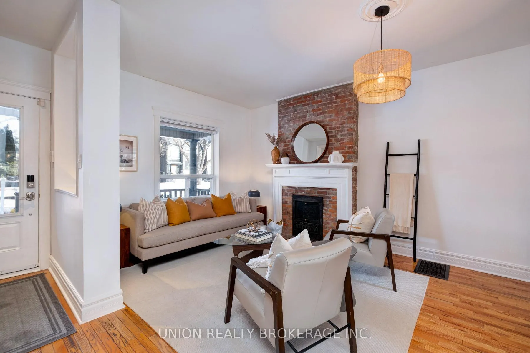Photo 3 of 186 Scarborough Road, Toronto, The Beaches — HOMEH