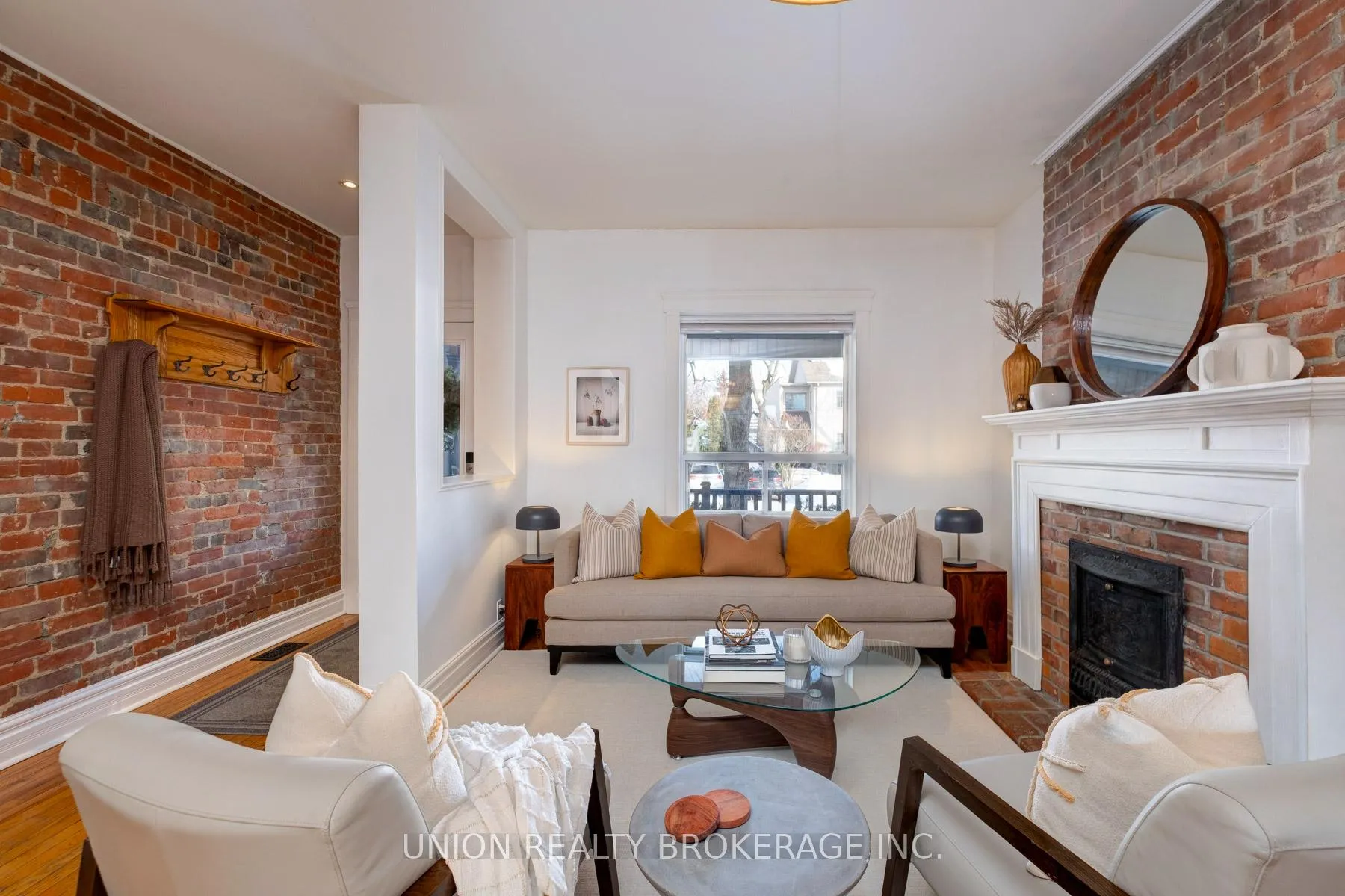 Photo 4 of 186 Scarborough Road, Toronto, The Beaches — HOMEH